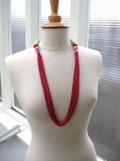 necklace-green-red-metal-on-bust-
